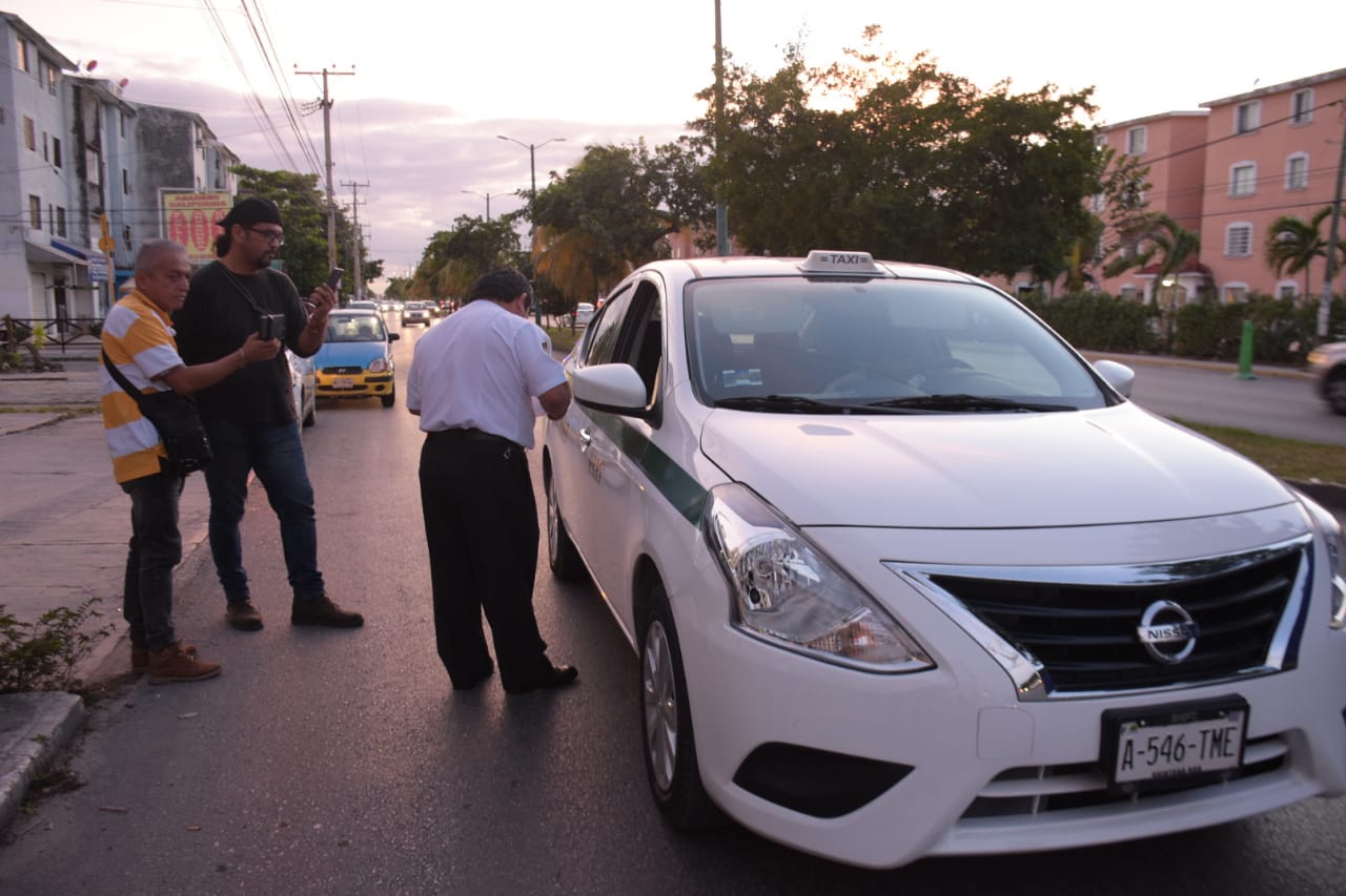 Ponen en marcha operativo permanente de retenes para taxis Cancún Mío