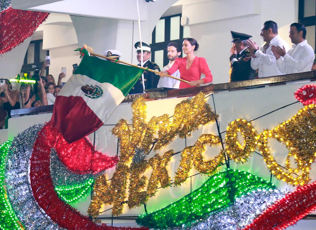 Ana Paty Peralta encabeza un el Grito de Independencia con más de 15 ...