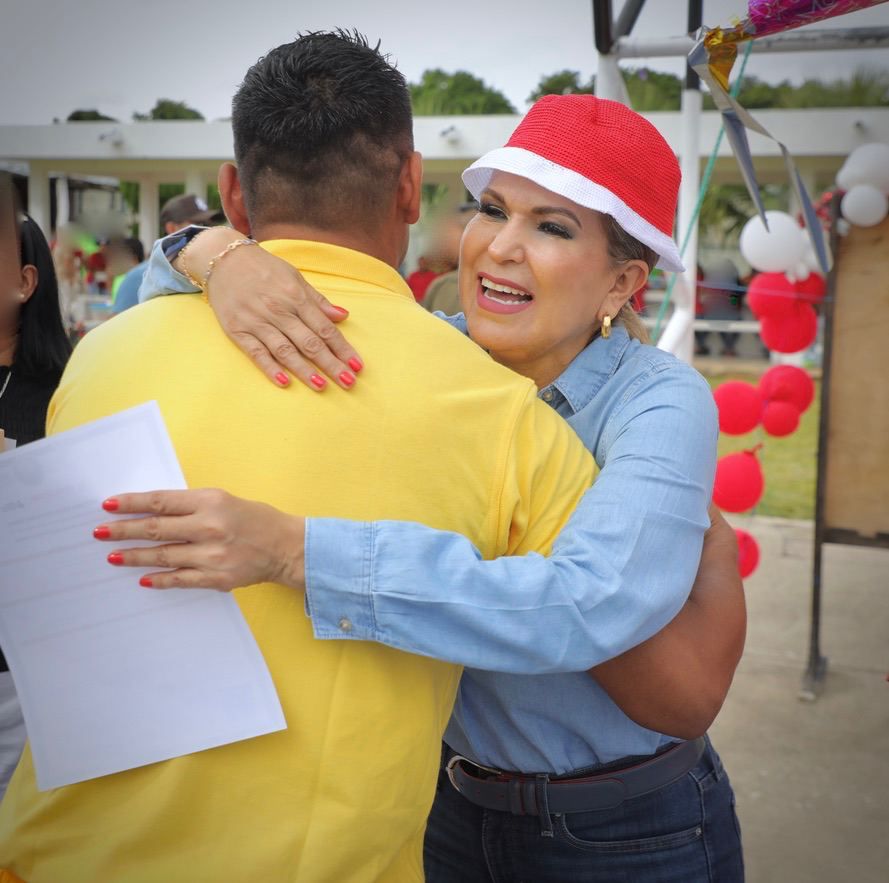 Entregan certificados de estudios a internos del Centro de Retención