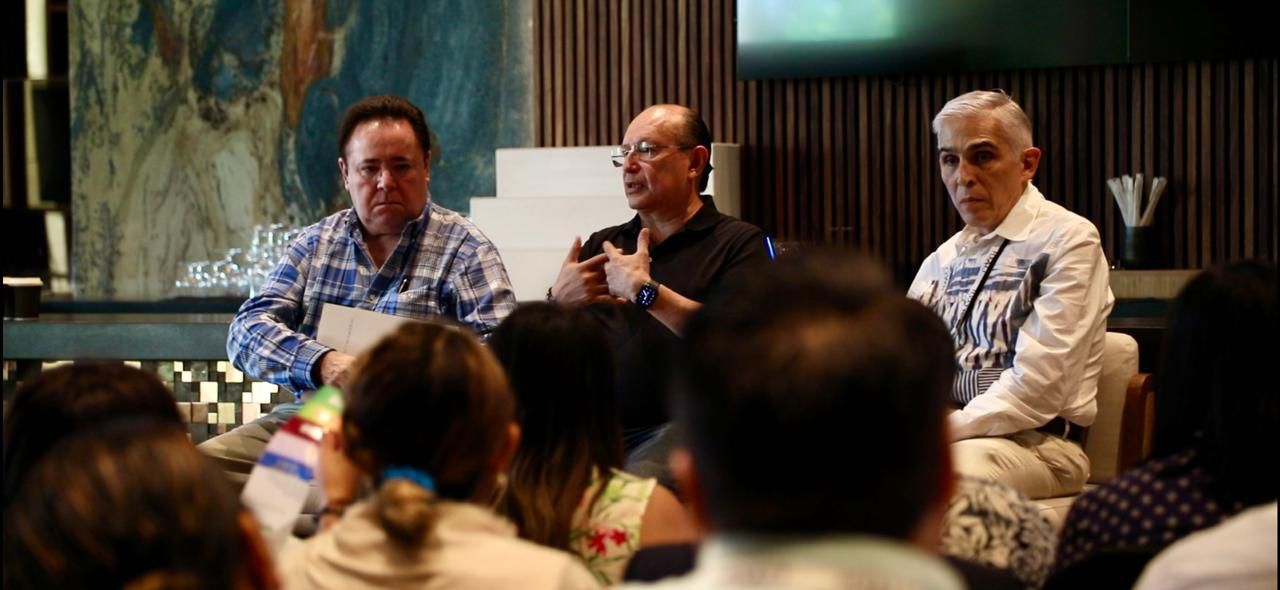 Mario Machuca aborda reformas laborales en cumbre de Hyatt