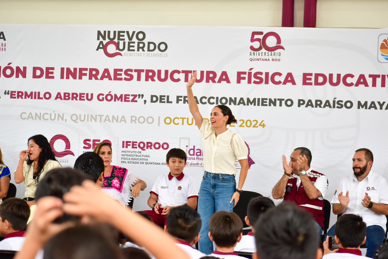 Ana Paty Peralta respalda mejoras educativas en Cancún